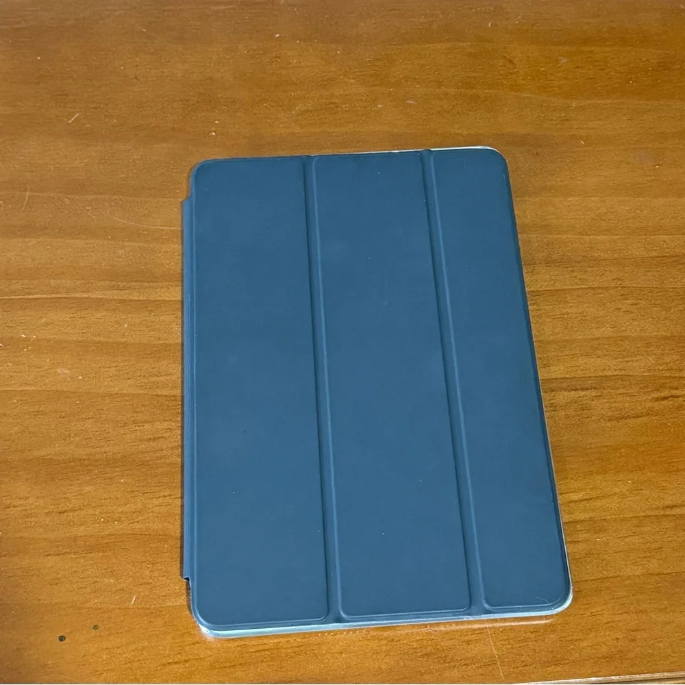 Pre-owned Apple iPad Mini 4th gen - White - Smart Cover included!
